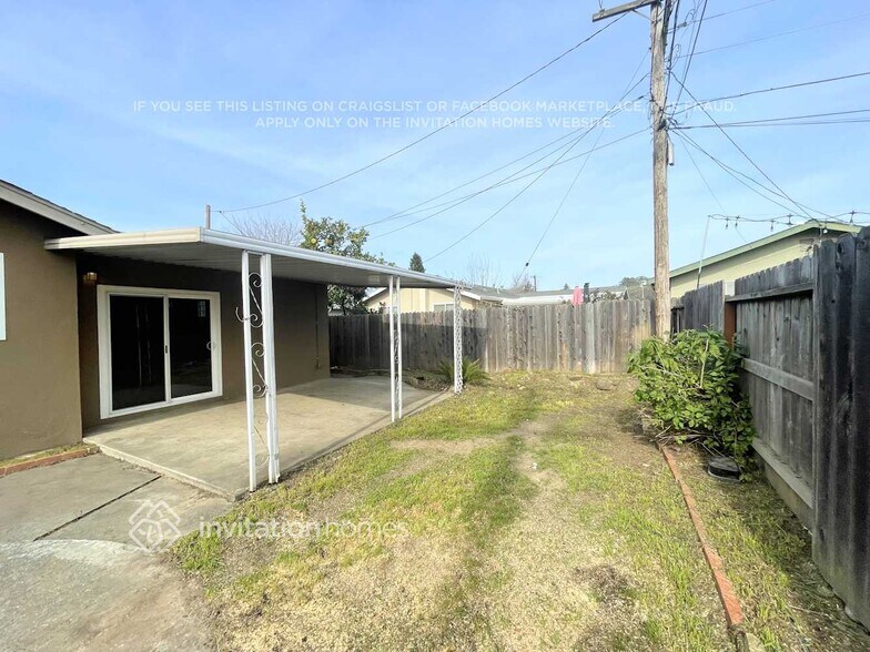 Building Photo - 231 N West St