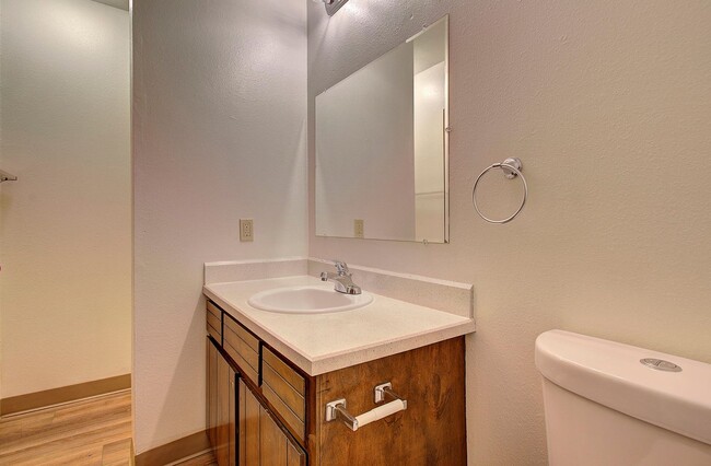 Building Photo - Coveted Cascade Park Area Split Entry Home