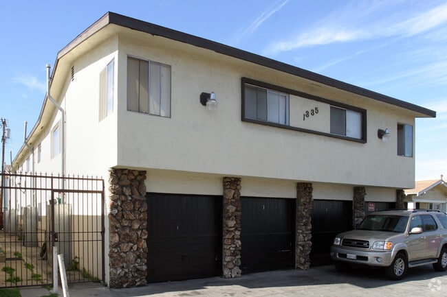 Primary Photo - 1335 Stanley Avenue