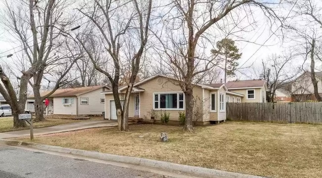 Building Photo - Beautiful Home Near the University!