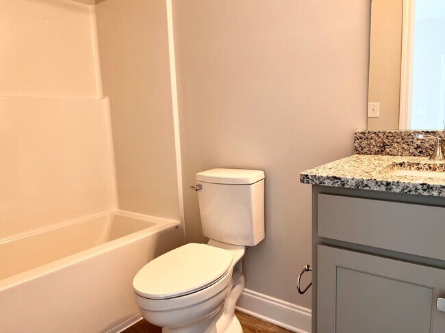 Building Photo - 8024 English Ivy Ct