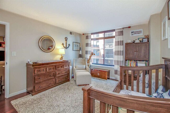 Building Photo - 700 1st St