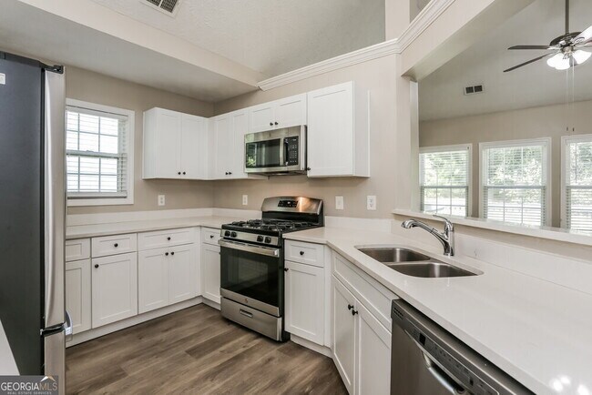 Building Photo - 4818 Clove Dr SW