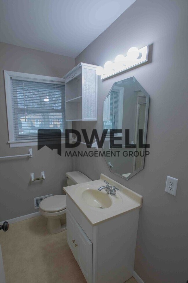 Building Photo - Single Family Home in SW Rochester with Fu...
