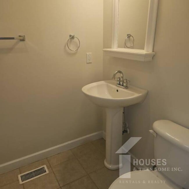 Building Photo - 108 Forrest Dr