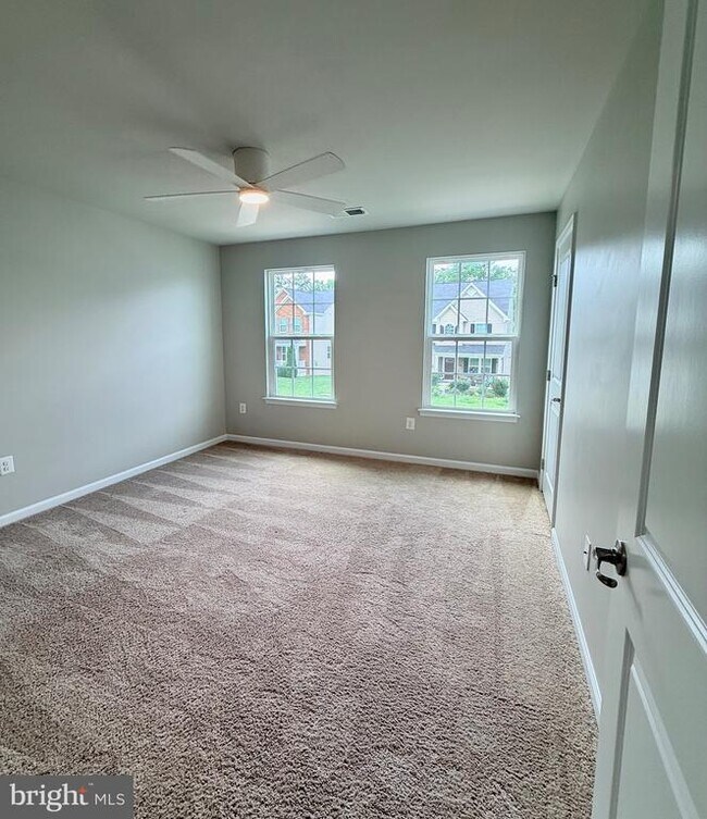 Building Photo - 9411 Wood Creek Cir