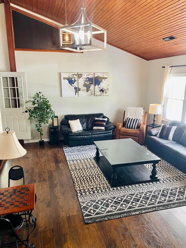 Building Photo - 6968 Corydon Ridge Rd NE