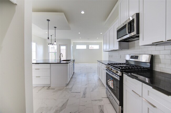 Building Photo - 2914 El Fenice Ln