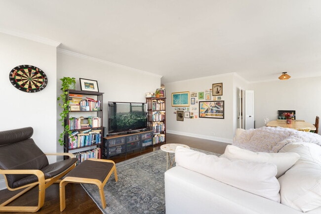 Building Photo - 3900 N Lake Shore Dr