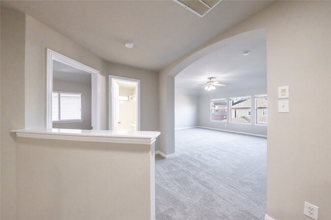 Building Photo - 1067 Valley Vista Dr