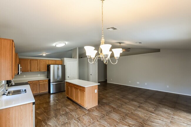 Building Photo - 4045 S Kirby Ct