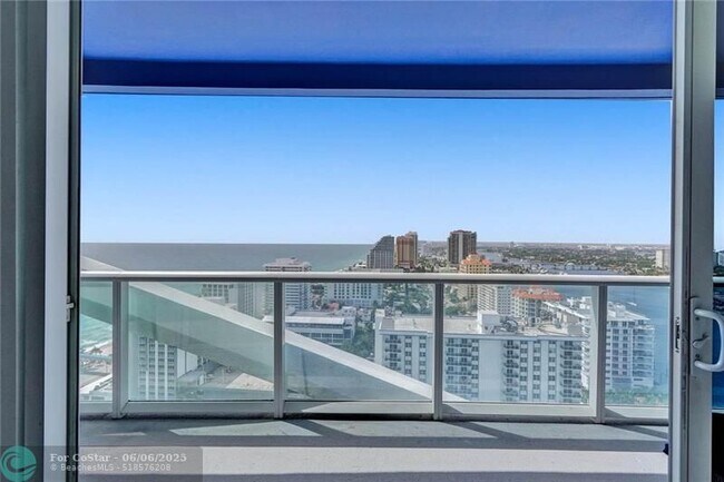 Building Photo - 3101 Bayshore Dr