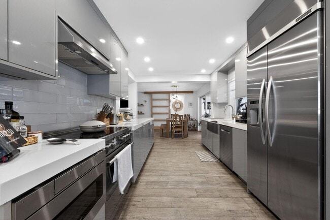 Building Photo - 976 SW 11th St