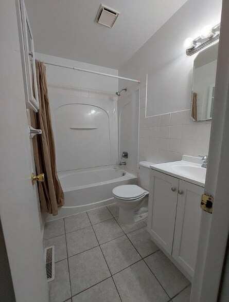 Building Photo - 1424 Southwood Dr