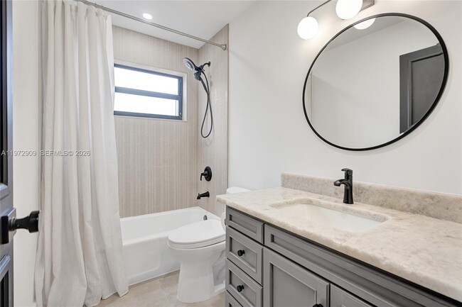 Building Photo - 9901 SW 79th Ave