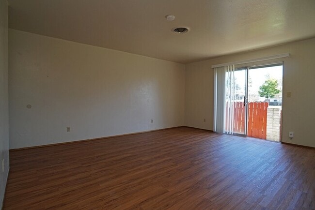 Building Photo - Charming 2 bedroom 1 bath in Carmichael!