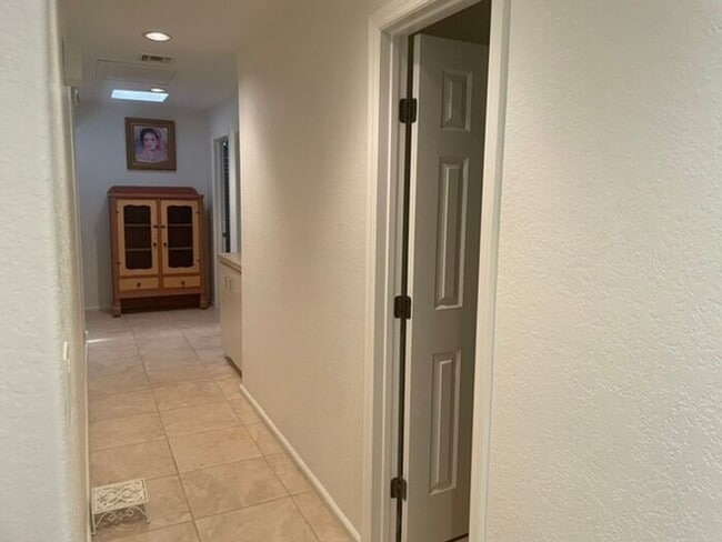 Building Photo - Beautiful home in gated community