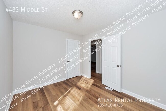 Building Photo - 4483 Middle St