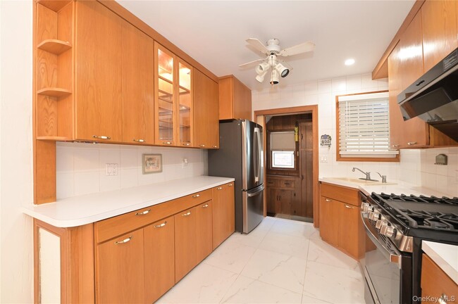 Building Photo - 249-48 Rushmore Terrace