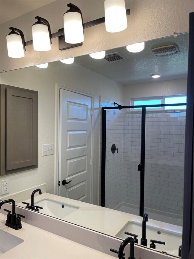 Building Photo - 1537 Sonny Dr