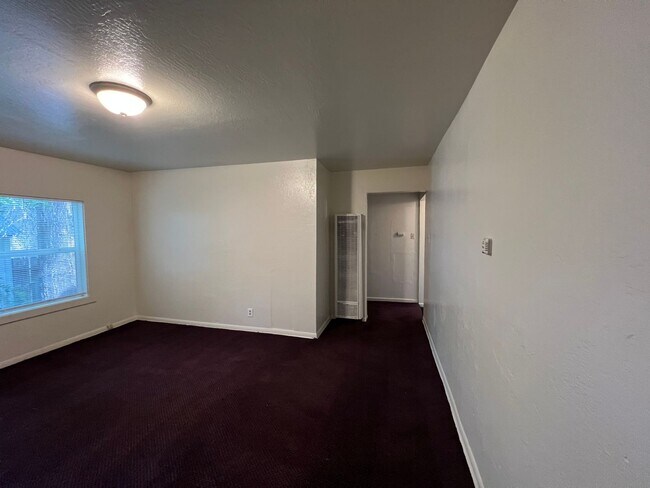 Building Photo - 727/731 W 6th Street