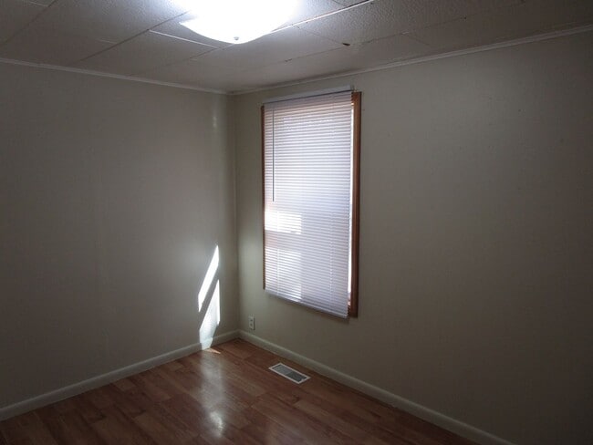 Building Photo - *APPLICATIONS PENDING* 3 Bedroom Home on 3/4 Acre - Available Soon!