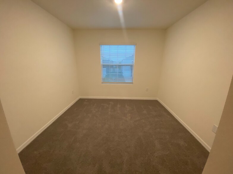 Building Photo - 2956 Suncoast Plains Dr