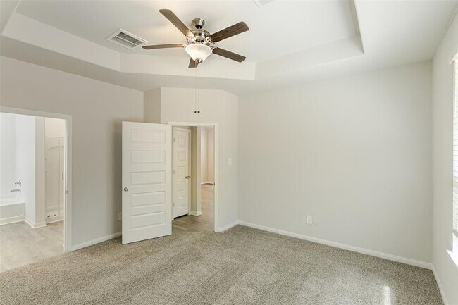 Building Photo - 14717 Pinion Ct