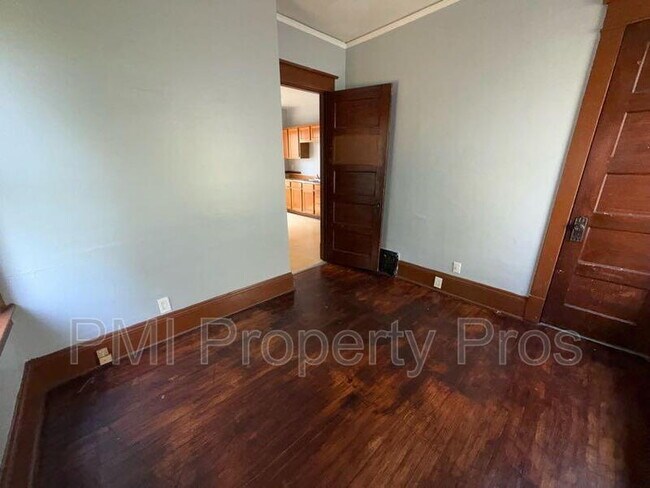Building Photo - 2222 W Finn Pl