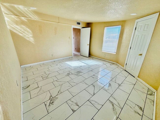 Building Photo - 5 N Judy Ln