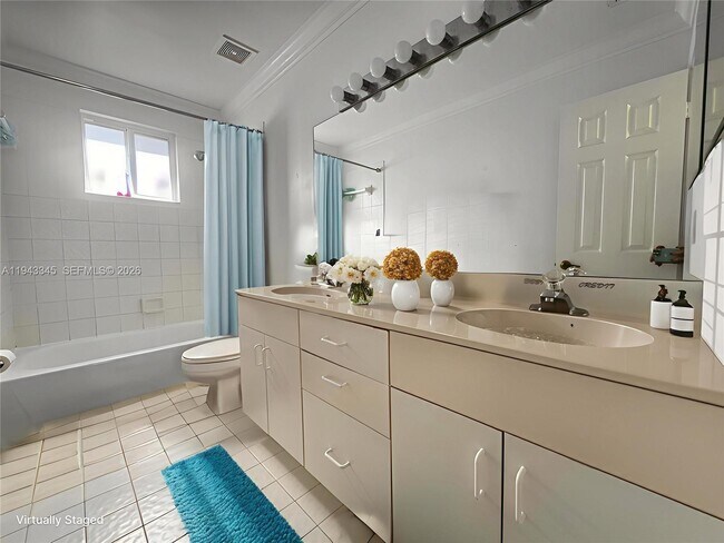 Building Photo - 9875 Fairway Cove Ln