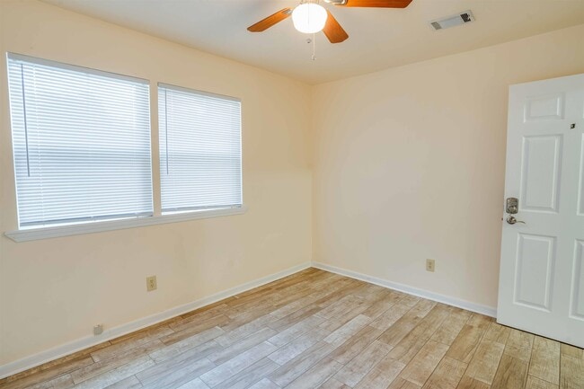 Building Photo - 266 S Villas Ct