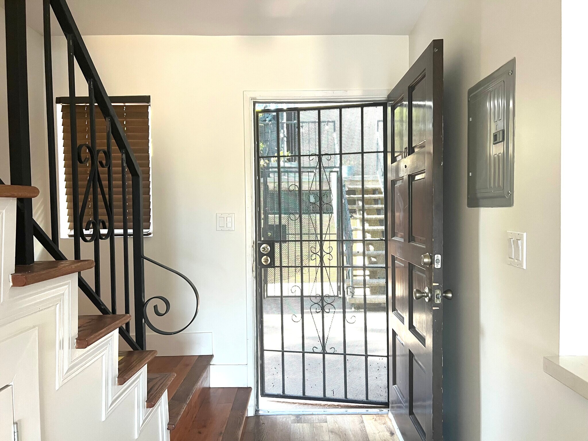 Building Photo - 1890 S Cochran Ave