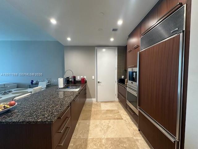 Building Photo - 15811 Collins Ave