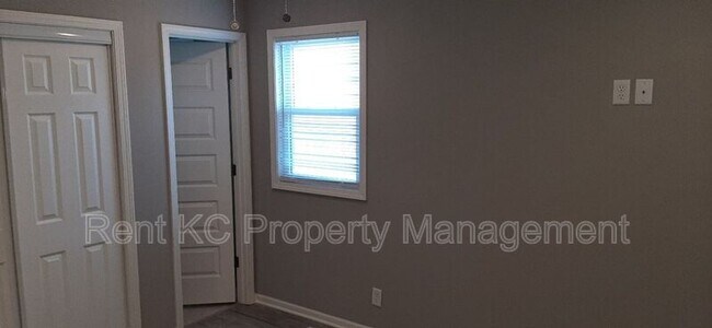 Building Photo - 9408 NW 59th Ter