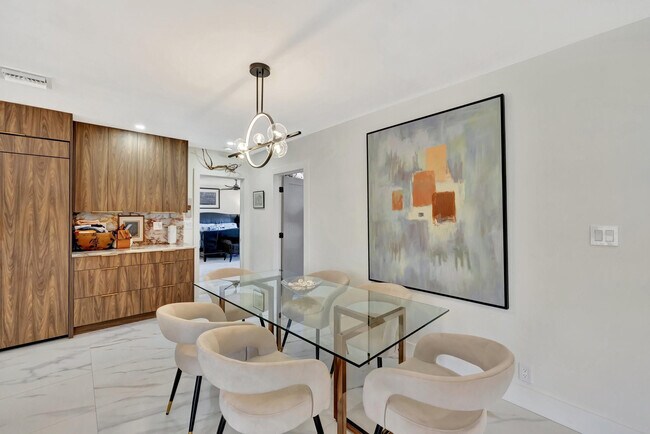 Building Photo - 1981 Coral Gardens Dr