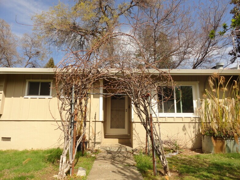 Primary Photo - 4065 Moore Ln