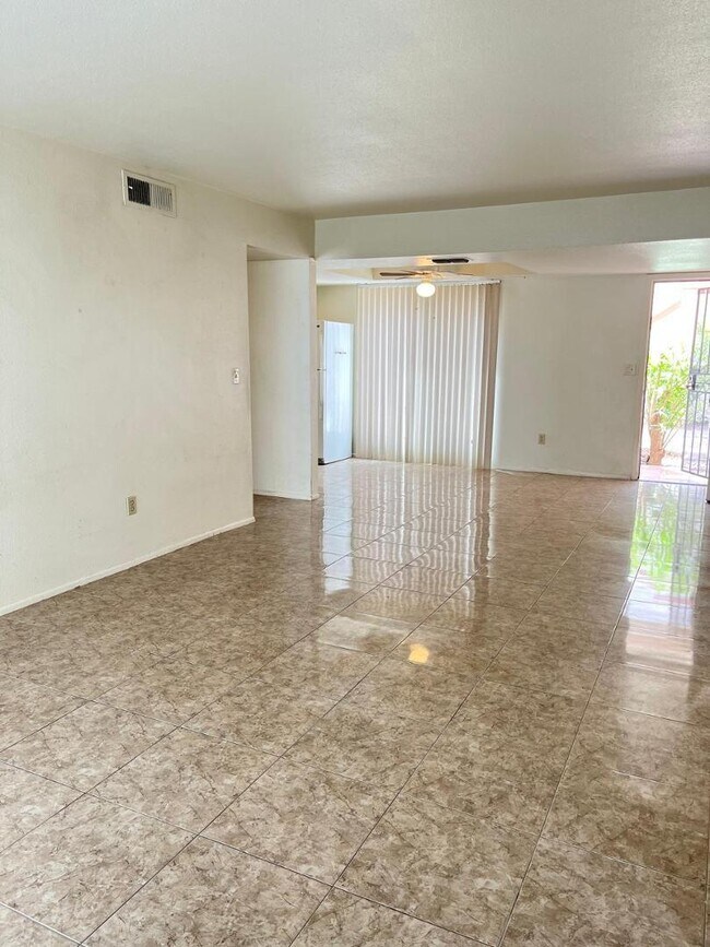 Building Photo - 3119 W Cochise Dr