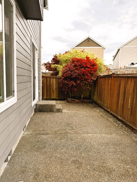 Building Photo - 18314 115th Ave E