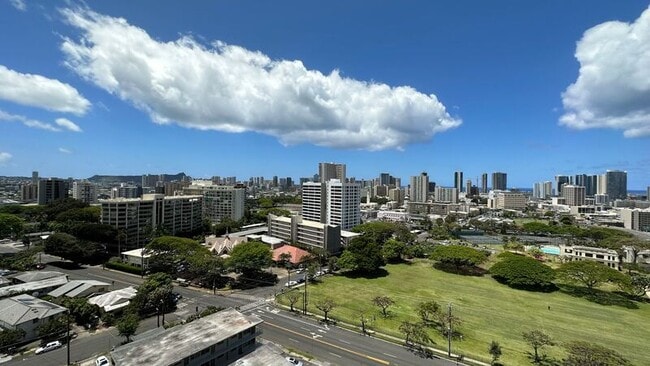 Building Photo - 1617 Ke’eaumoku St