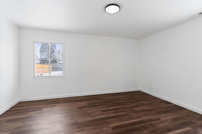 Building Photo - Newly Remodeled West Valley 2 Bed Duplex -...