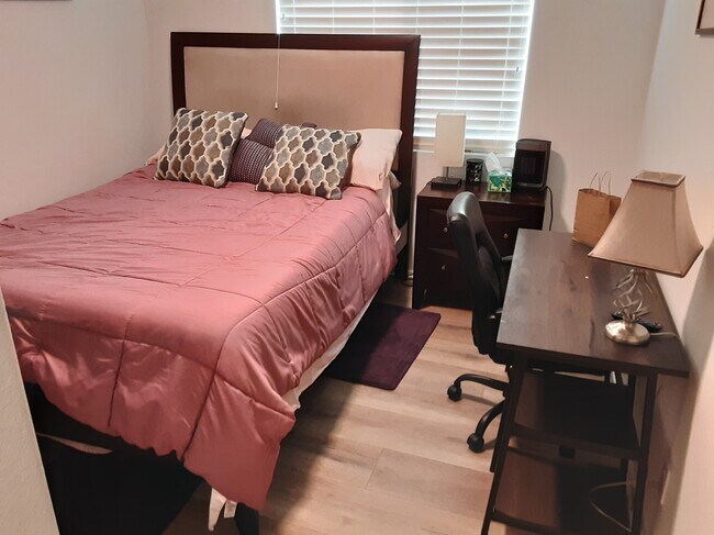 Building Photo - 496 Christina Ct