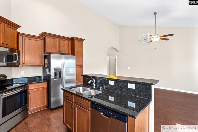 Building Photo - 825 Burnview Ln