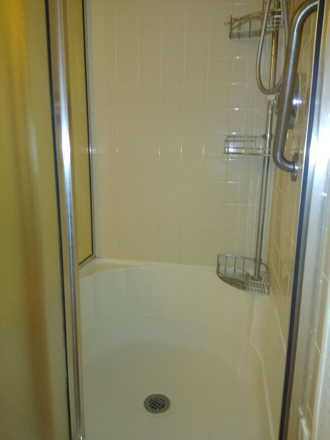 Building Photo - HUGE 3 Bedroom 3 Bath Home in Gated Community