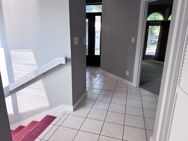 Building Photo - Historical Duplex - Spacious 3 Bedroom, 2.5 Bath Duplex with fenced in private patio.