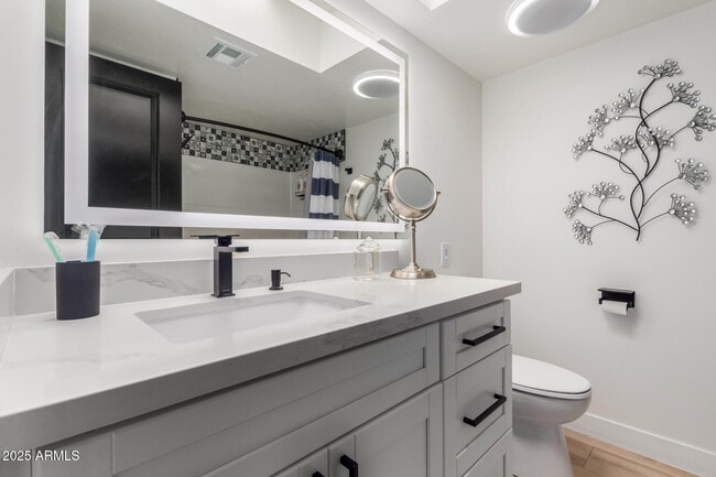 Building Photo - 2529 N Miller Rd