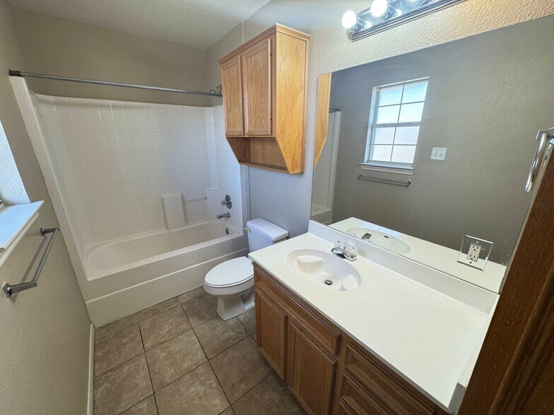 Building Photo - 4807 John David Dr