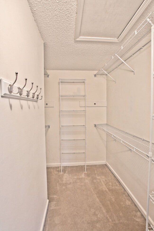 Building Photo - 2627 Holly Rock Dr