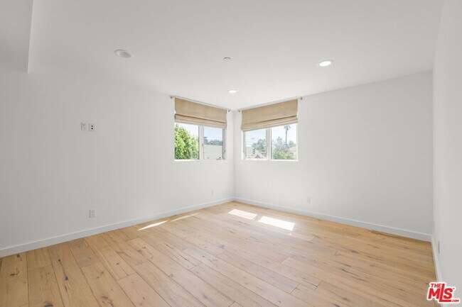 Building Photo - 808 Brooks Ave