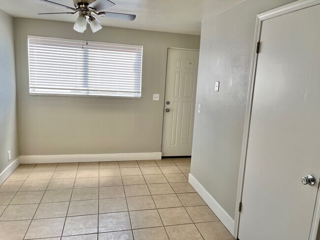 Building Photo - 342 W 4 plex